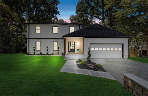 Charlotte Casa | Newly Renovated Luxury 4-bedroom house in lovely Charlotte with WiFi and AC