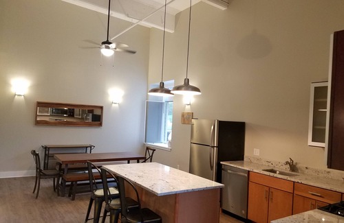 Ellicottville Apartamento | Moderno recientemente renovado de 2 dormitorios en el pueblo de Ellicottville
