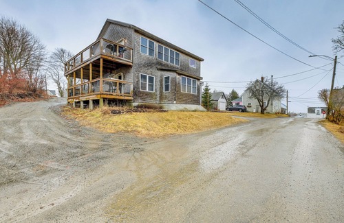 Lubec Apartamento | Newly Renovated Maine Retreat: Deck w/ Ocean View!