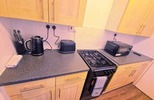 Everton Casa | Newly renovated, modern home close to LFC Stadium. Great Value.