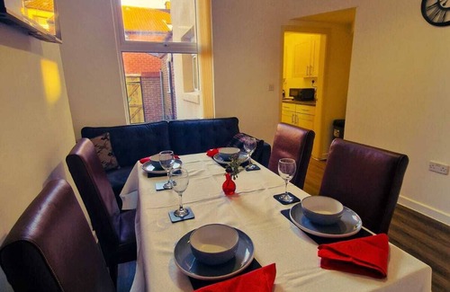 Everton Casa | Newly renovated, modern home close to LFC Stadium. Great Value.