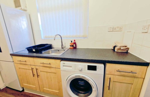Everton Casa | Newly renovated, modern home close to LFC Stadium. Great Value.