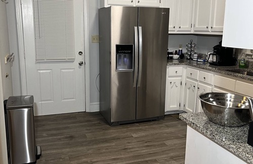 Athens Condominio | Newly Renovated Modern Spacious 2 Bedroom Condo - Close to UGA