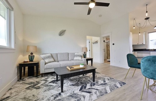 Grant Apartamento | Newly Renovated! - Modern Upstairs Loft