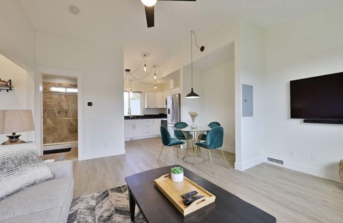 Grant Apartamento | Newly Renovated! - Modern Upstairs Loft