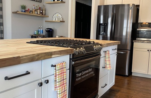 Banner Elk Chalet De Esquí | Newly Renovated Mtn Retreat in Elk River Community- 5 mins to downtown BannerElk