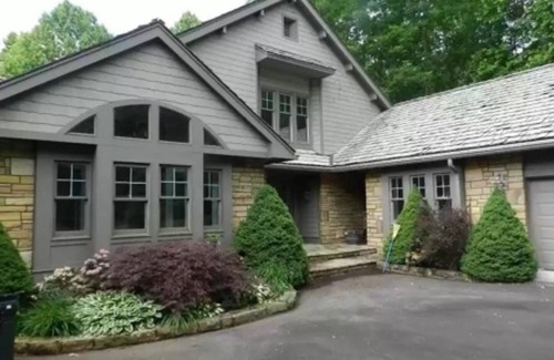 Banner Elk Chalet De Esquí | Newly Renovated Mtn Retreat in Elk River Community- 5 mins to downtown BannerElk