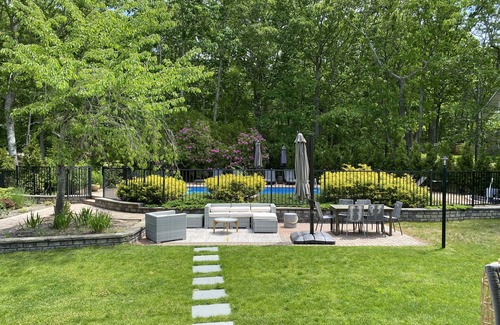 North Sea Casa | Newly Renovated Oasis + HotTub! Southampton/Sag steps to Beach/Tennis/Pickleball