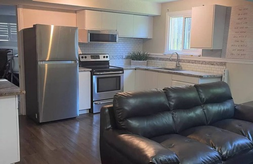 St. Catharines Casa | Newly Renovated Private 2 bedroom basement apt