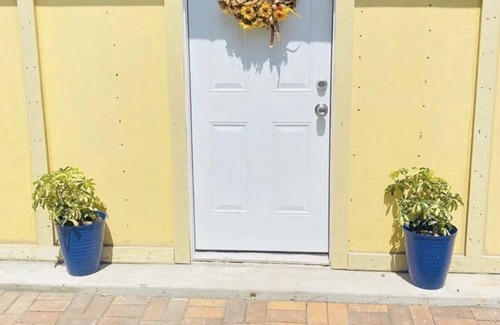 Old Southeast Apartamento | Newly renovated studio 1.5m from beautiful downtown St. Pete 2 blocks from water