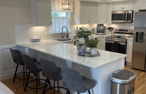 North Chelmsford Apartamento | Newly renovated, spacious, clean, 3-bedroom home.