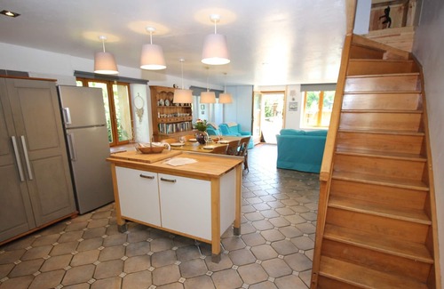 Tremolat Casa | Recientemente renovado granero de piedra con piscina en la hermosa villa medieval en Dordoña