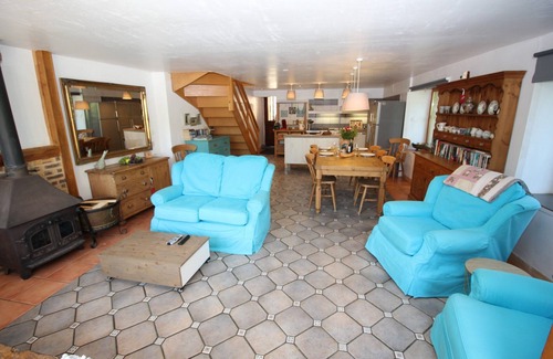 Tremolat Casa | Recientemente renovado granero de piedra con piscina en la hermosa villa medieval en Dordoña