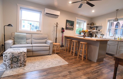 Lexington Apartamento | Newly renovated studio Apartment in Downtown Lexington. 5 min walk to W&L or VMI
