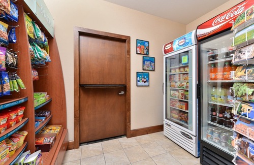 Northeast Heights Condominio | Suite recientemente renovada | Desayuno diario gratuito, acceso a la piscina + bañera de hidromasaje