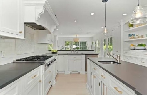 Westport Casa | Casa de verano recientemente renovada en Westport CT, piscina privada y spa, cerca de la playa y la ciudad