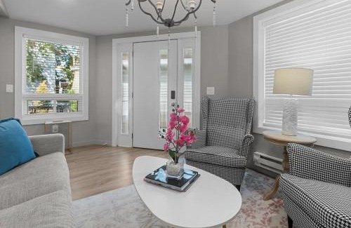Williams Bay Apartamento | Newly Renovated The American Hotel Breakfast at Tiffany's Suite