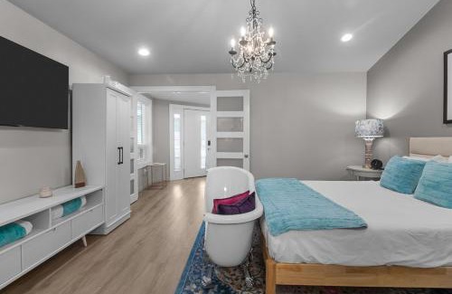 Williams Bay Apartamento | Newly Renovated The American Hotel Breakfast at Tiffany's Suite