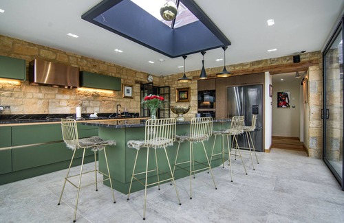 Willersey Casa | Newly renovated traditional Cotswold house with hot tub and sauna