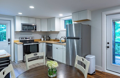 West Jefferson Cabaña | Newly renovated cottage, 5 min walk to town, dogs OK, fire pit, hot tub, wi-fi