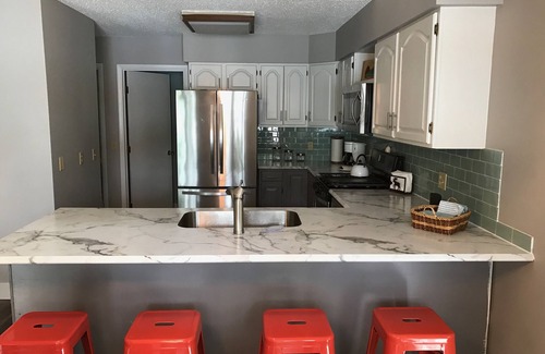 Kalkaska Cabaña | Casa de vacaciones recientemente renovada en Crystal Clear Bear Lake.