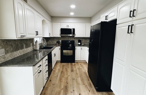 South Central Omaha Casa | Newly Renovated with Pool, close to CWS 3 bedroom, 7 bed, 2 bathroom, sleeps 12