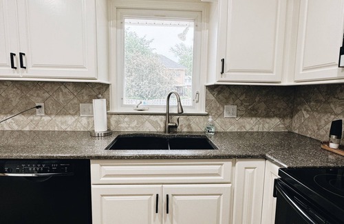 South Central Omaha Casa | Newly Renovated with Pool, close to CWS 3 bedroom, 7 bed, 2 bathroom, sleeps 12