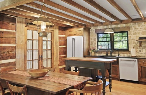 Boonesboro Cabina | Newly Restored 2-bedroom cabin in Historic Arrow Rock