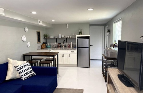 Sam Hughes Casa | Newly Updated / U of A / 2 BR 1 BA / Sam Hughes