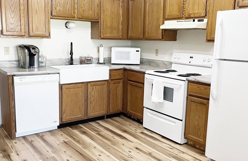 Medicine Lodge Casa | *NEWLY UPDATED* Elm Creek Homes- 2 bedroom sleeps 5