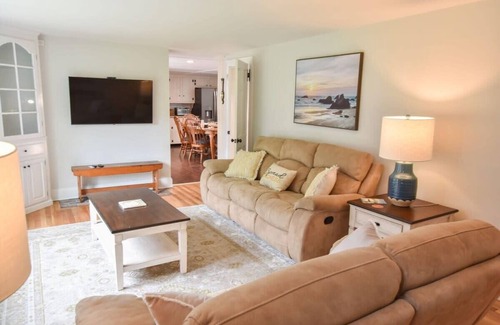 South Dennis Casa | Newly Updated Home Stone Patio & Fire Pit!