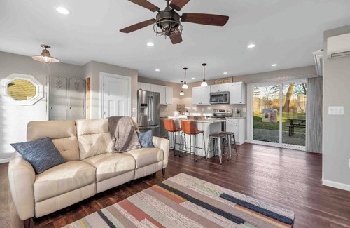 Brighton Casa | Newly Updated House with California King Bed!