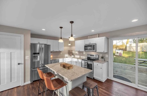 Brighton Casa | Newly Updated House with California King Bed!