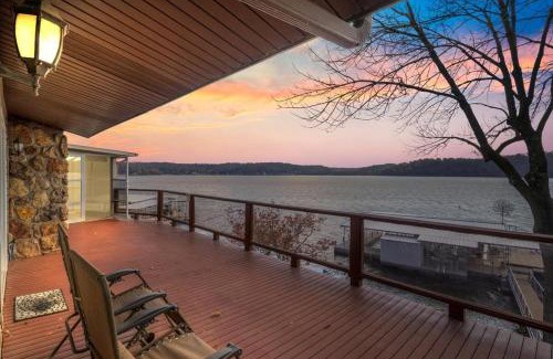 Gravois Mills Casa | Newly Updated Interior, Sunroom w/Hot Tub, Deck, Deep Water Dock, Boat & PWC Slips