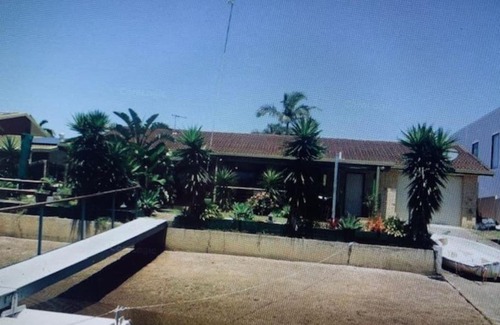 Newport Casa | Newport Canal - Waterways, Boat Parking, Yachts High Mast,