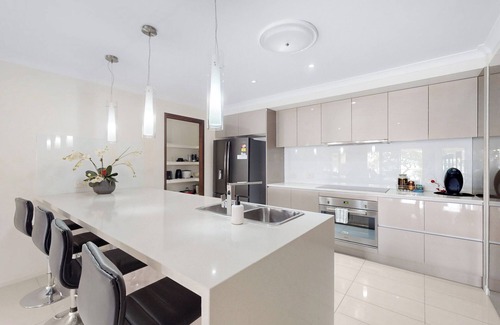 Newport Casa | Newport Luxury House with Pool