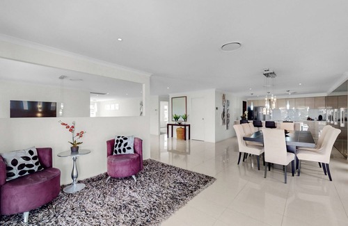 Newport Casa | Newport Luxury House with Pool