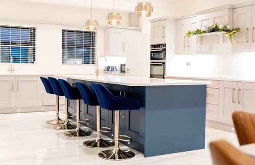 Newry Casa | Newtown House-Casa-Baño Privado-Lujoso