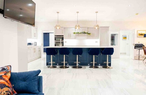 Newry Casa | Newtown House-Casa-Baño Privado-Lujoso