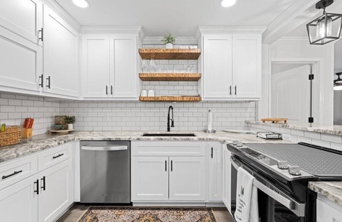 Anderson Casa | nExperience Serenity on Broadway Lake in this beautiful 3 bedroom home