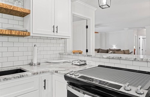 Anderson Casa | nExperience Serenity on Broadway Lake in this beautiful 3 bedroom home