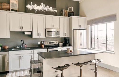 Downtown Knoxville Apartamento | Neyland View Condo - Heart of Downtown Knoxville