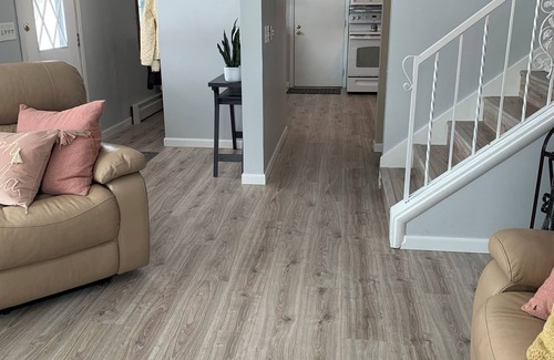 Ashwaubenon Casa | NFL Draft, 3-bedroom house Green Bay easy walk to Titletown w/parking, WiFi