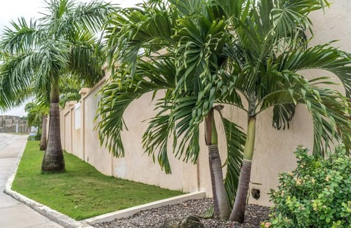 IronShore Estates Apartamento | Nianna Coral Bay Luxurious Townhouse- 3