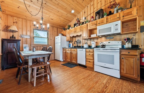 Rangeley Plantation Casa | Bonita comunidad de cabañas con playa de arena compartida con plataforma de nado, muelles y amarres