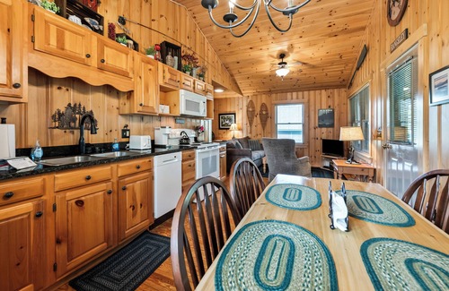 Rangeley Plantation Casa | Bonita comunidad de cabañas con playa de arena compartida con plataforma de nado, muelles y amarres