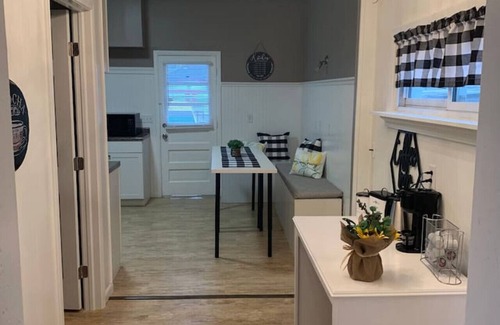 Middletown Casa | Nice 107 Historic Home with relax & private Hotub