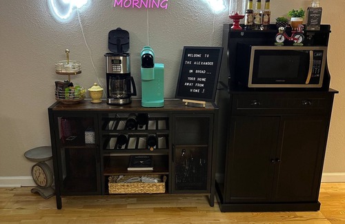 Statesville Apartamento | Nice 2-bedroom apartment with AC in charming Downtown Statesville, NC.