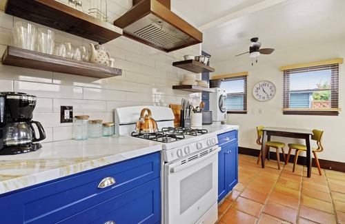 Eastside Casa | Nice 2-bedroom house with AC in Long Beach