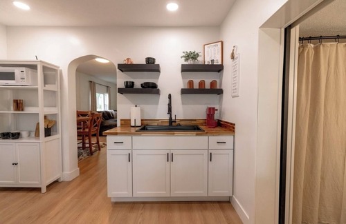 South Bend Casa | Nice 2-bedroom house with AC in South Bend, pet friendly.
